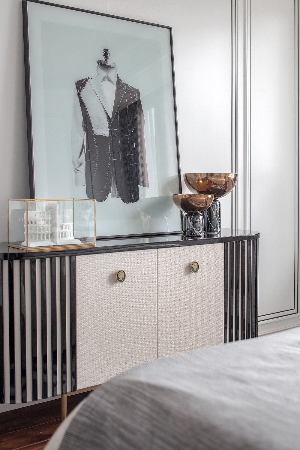 法式復古風格室內(nèi)家裝案例效果圖-邊柜 法式復古風格室內(nèi)家裝案例效果圖-邊柜