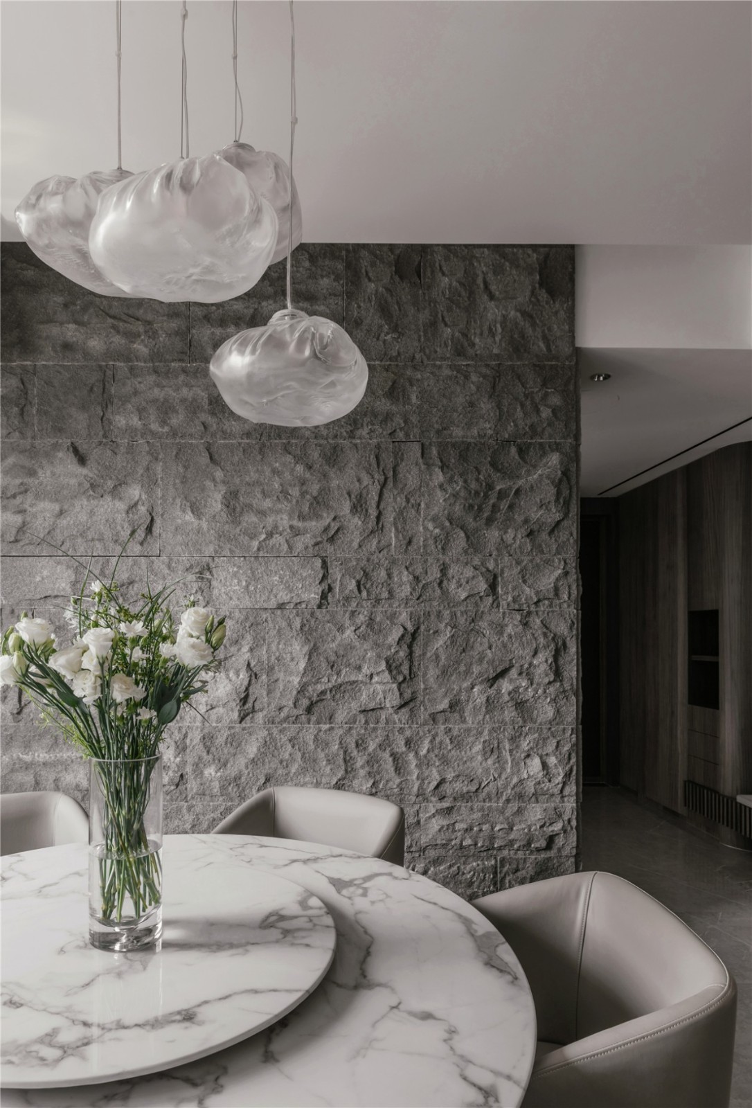 現(xiàn)代輕奢風(fēng)格家裝設(shè)計(jì)別墅裝修效果圖-餐廳 現(xiàn)代輕奢風(fēng)格家裝設(shè)計(jì)別墅裝修效果圖-餐廳