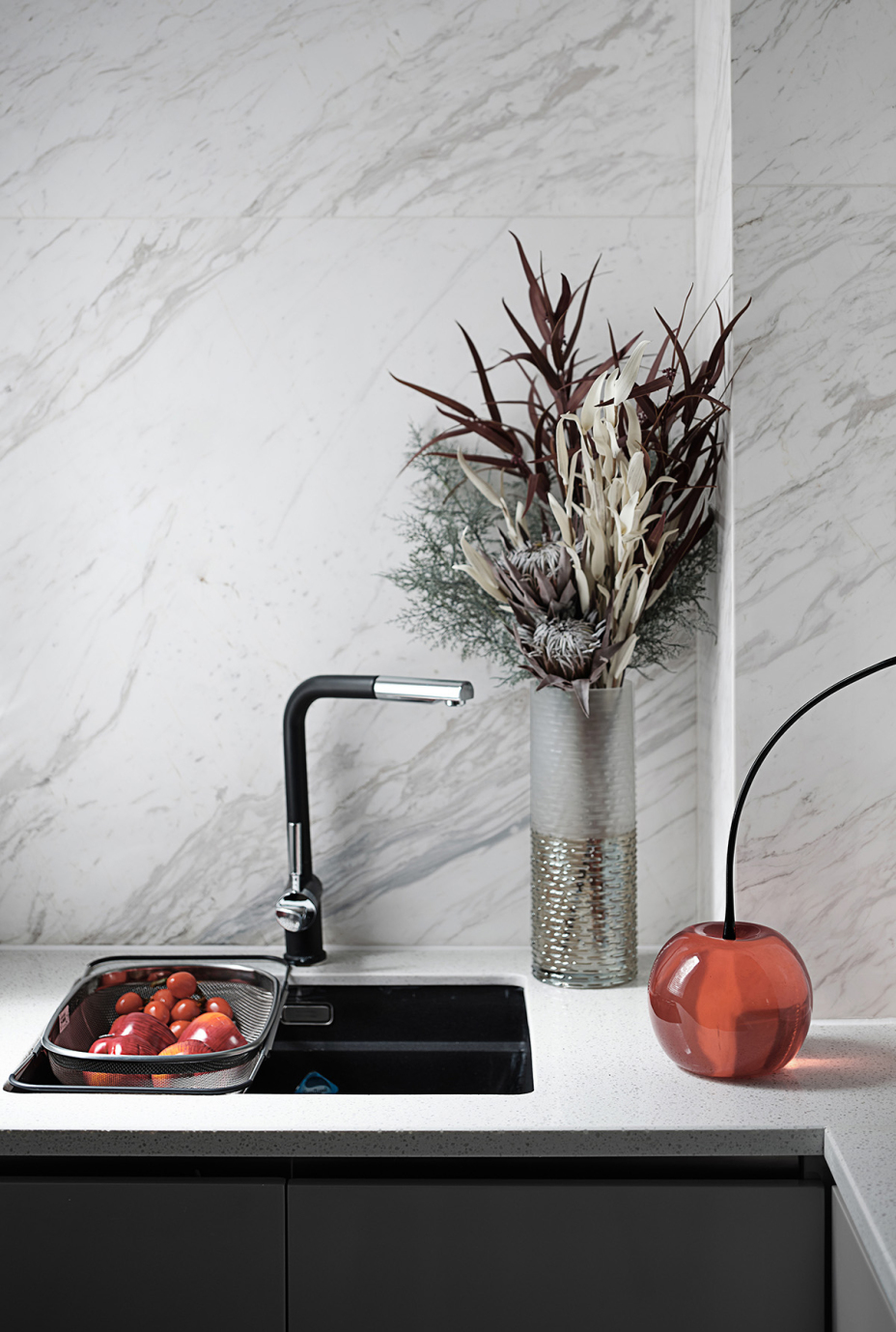 輕奢風(fēng)格室內(nèi)家裝案例效果圖-廚房 輕奢風(fēng)格室內(nèi)家裝案例效果圖-廚房