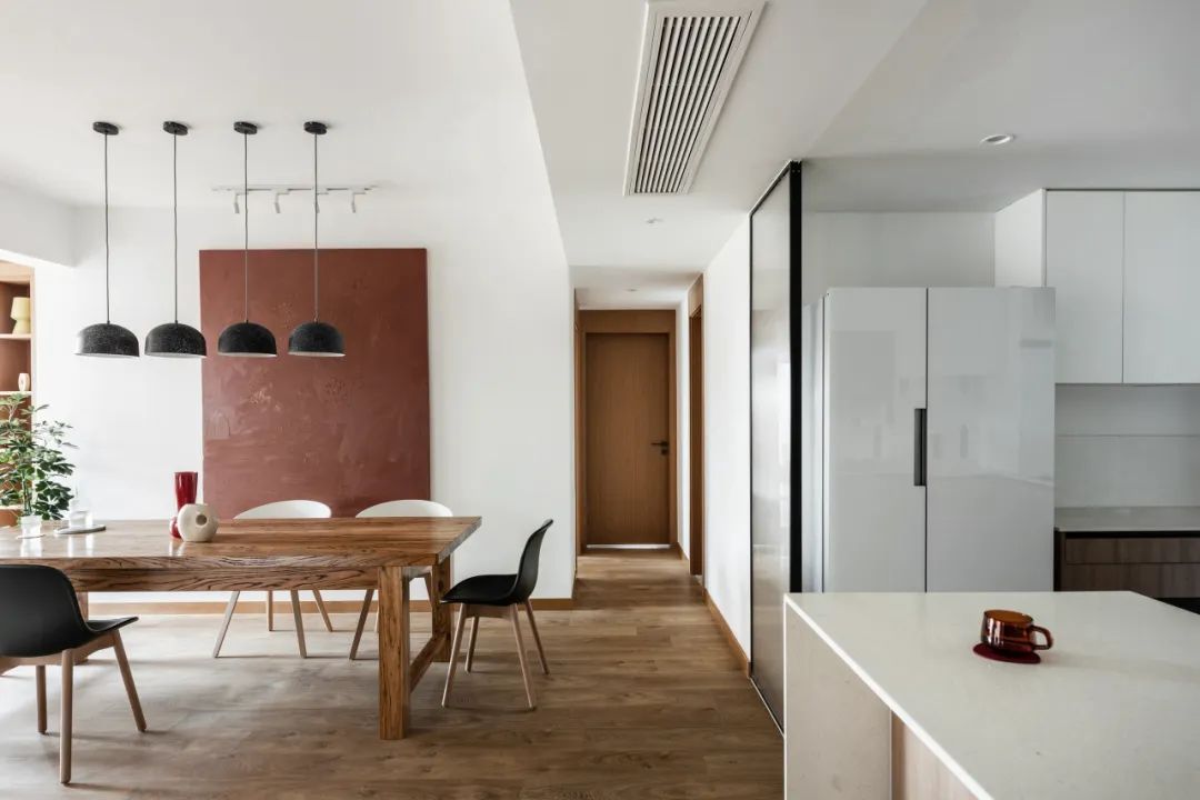 現(xiàn)代原木風(fēng)格室內(nèi)設(shè)計(jì)家裝案例-餐廳 現(xiàn)代原木風(fēng)格室內(nèi)設(shè)計(jì)家裝案例-餐廳