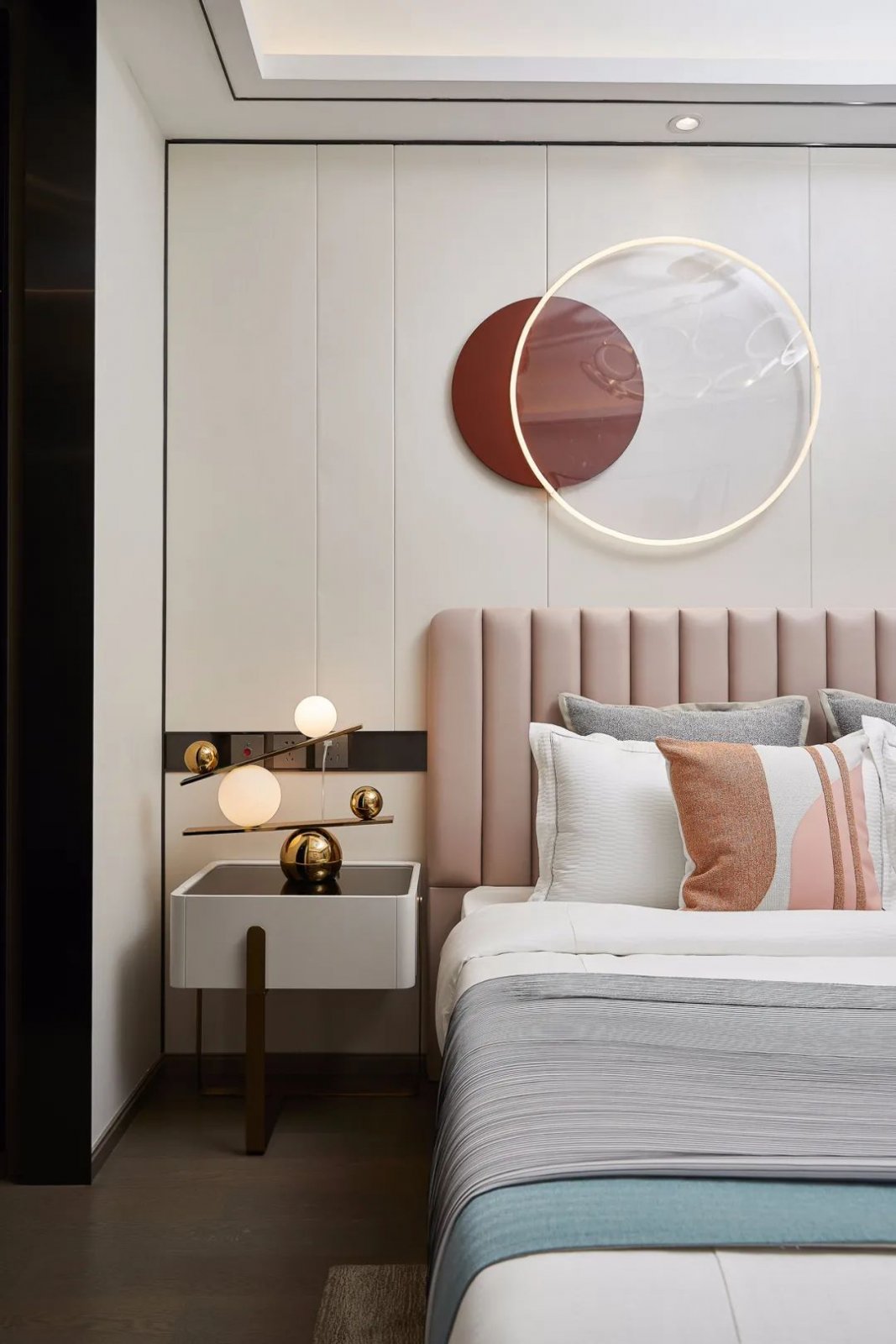 輕奢莫蘭迪風格室內(nèi)設(shè)計家裝案例-臥室背景墻