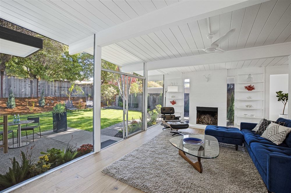 廣州市華景新城現(xiàn)代風格別墅裝修案例