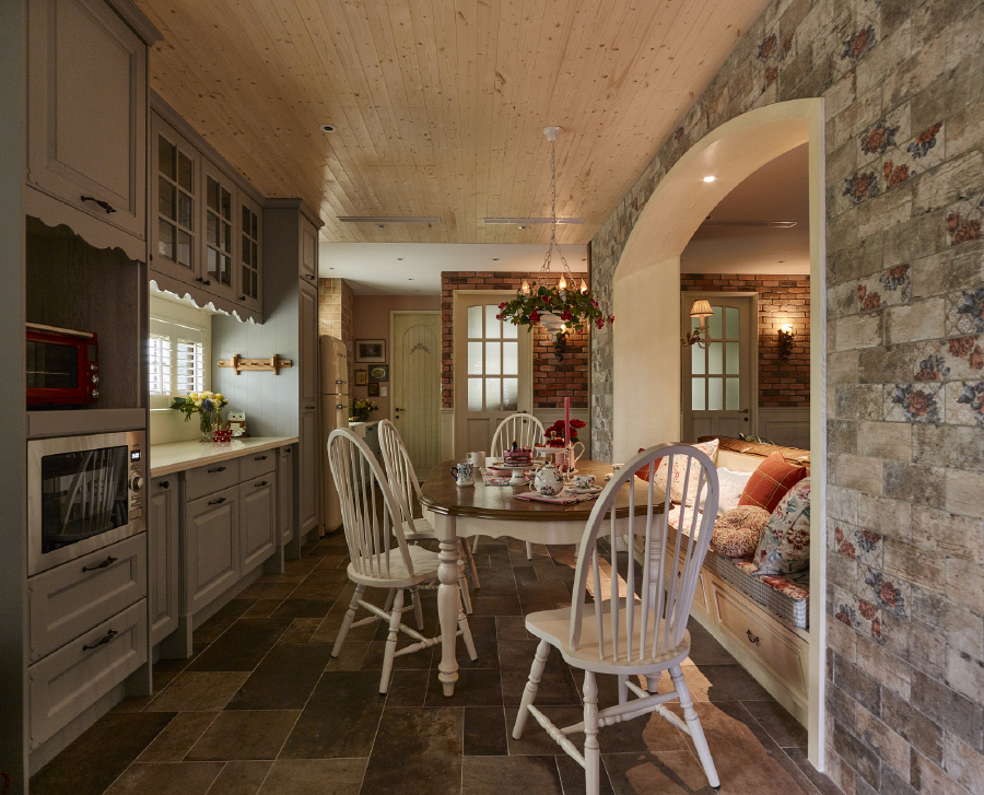 南航碧花園別墅360平米田園風(fēng)格裝修案例-花園玄關(guān)桌椅 南航碧花園別墅360平米田園風(fēng)格裝修案例-花園玄關(guān)桌椅