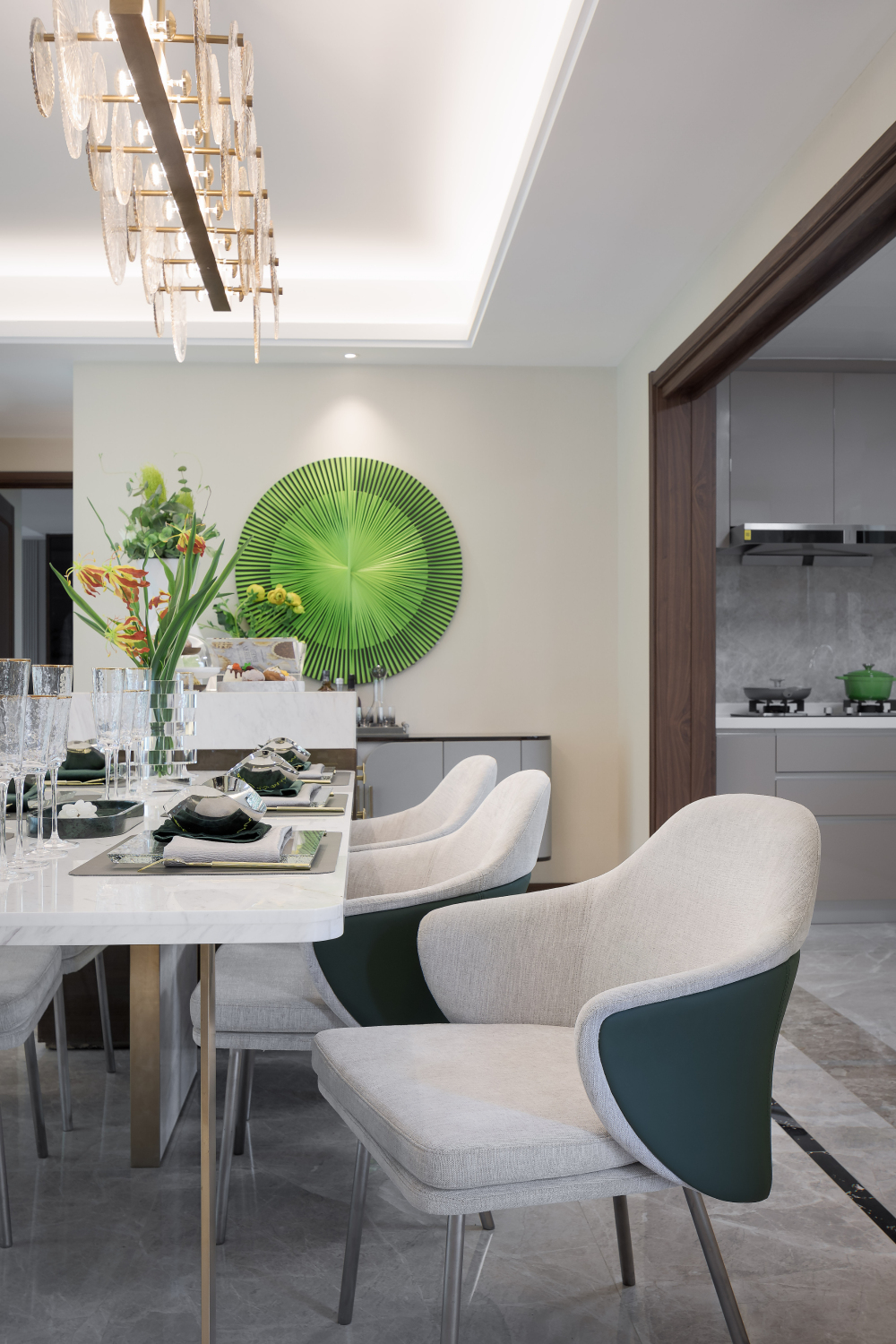 現(xiàn)代輕奢風(fēng)格室內(nèi)設(shè)計(jì)家裝案例-餐廳餐桌 現(xiàn)代輕奢風(fēng)格室內(nèi)設(shè)計(jì)家裝案例-餐廳餐桌