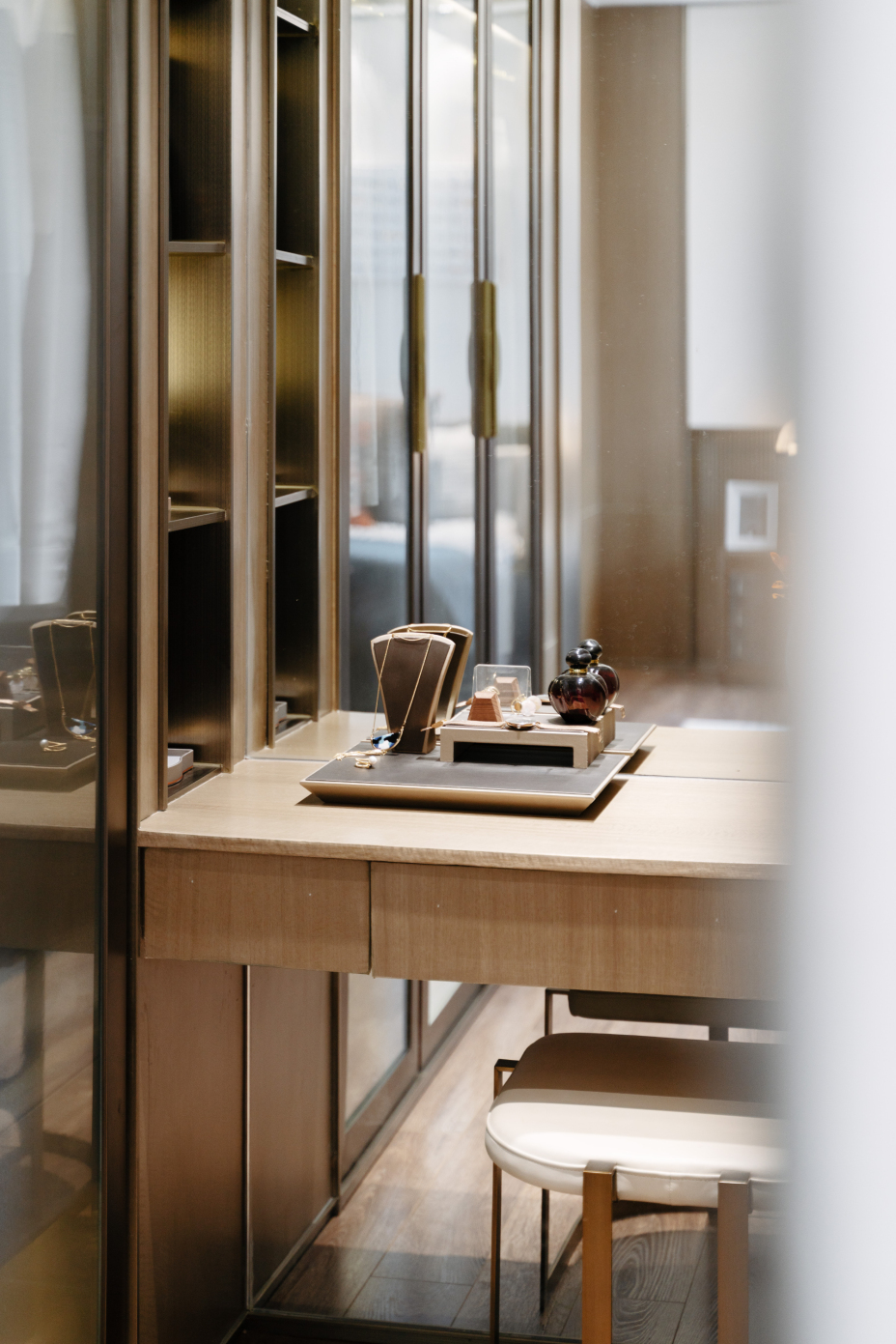 新中式風(fēng)格室內(nèi)家裝案例效果圖-梳妝臺(tái) 新中式風(fēng)格室內(nèi)家裝案例效果圖-梳妝臺(tái)