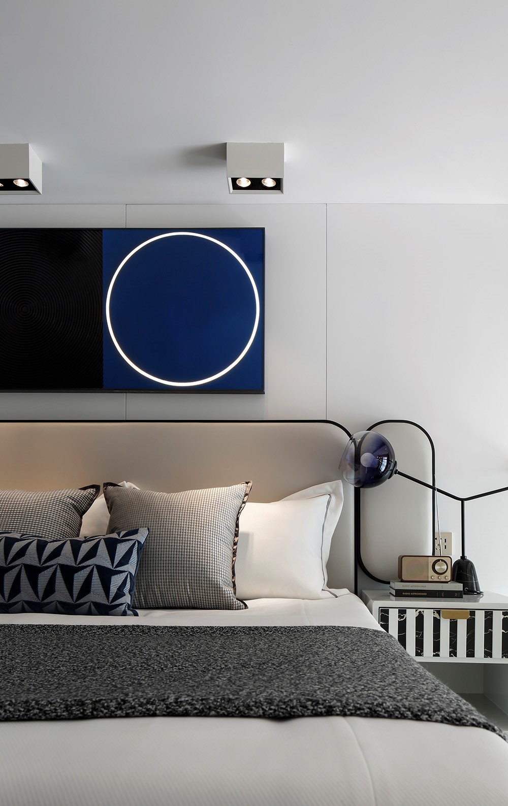 現(xiàn)代前衛(wèi)風(fēng)格室內(nèi)家裝案例效果圖-臥室 現(xiàn)代前衛(wèi)風(fēng)格室內(nèi)家裝案例效果圖-臥室