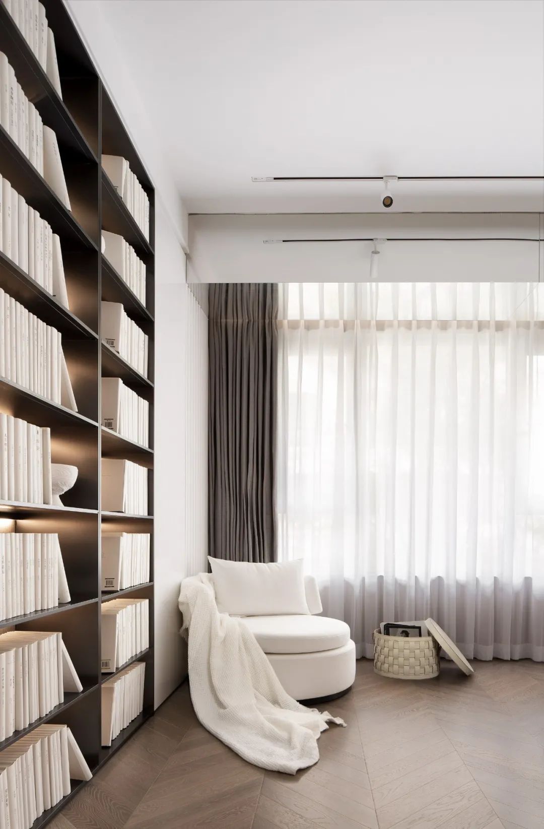 現(xiàn)代簡約風(fēng)格別墅室內(nèi)設(shè)計家裝案例-書房 現(xiàn)代簡約風(fēng)格別墅室內(nèi)設(shè)計家裝案例-書房