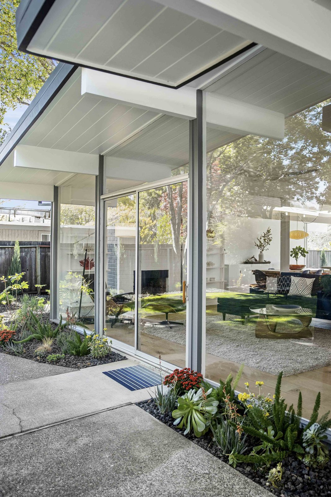 裝修案例現(xiàn)代前衛(wèi)風(fēng)格別墅裝修效果圖-庭院 裝修案例現(xiàn)代前衛(wèi)風(fēng)格別墅裝修效果圖-庭院