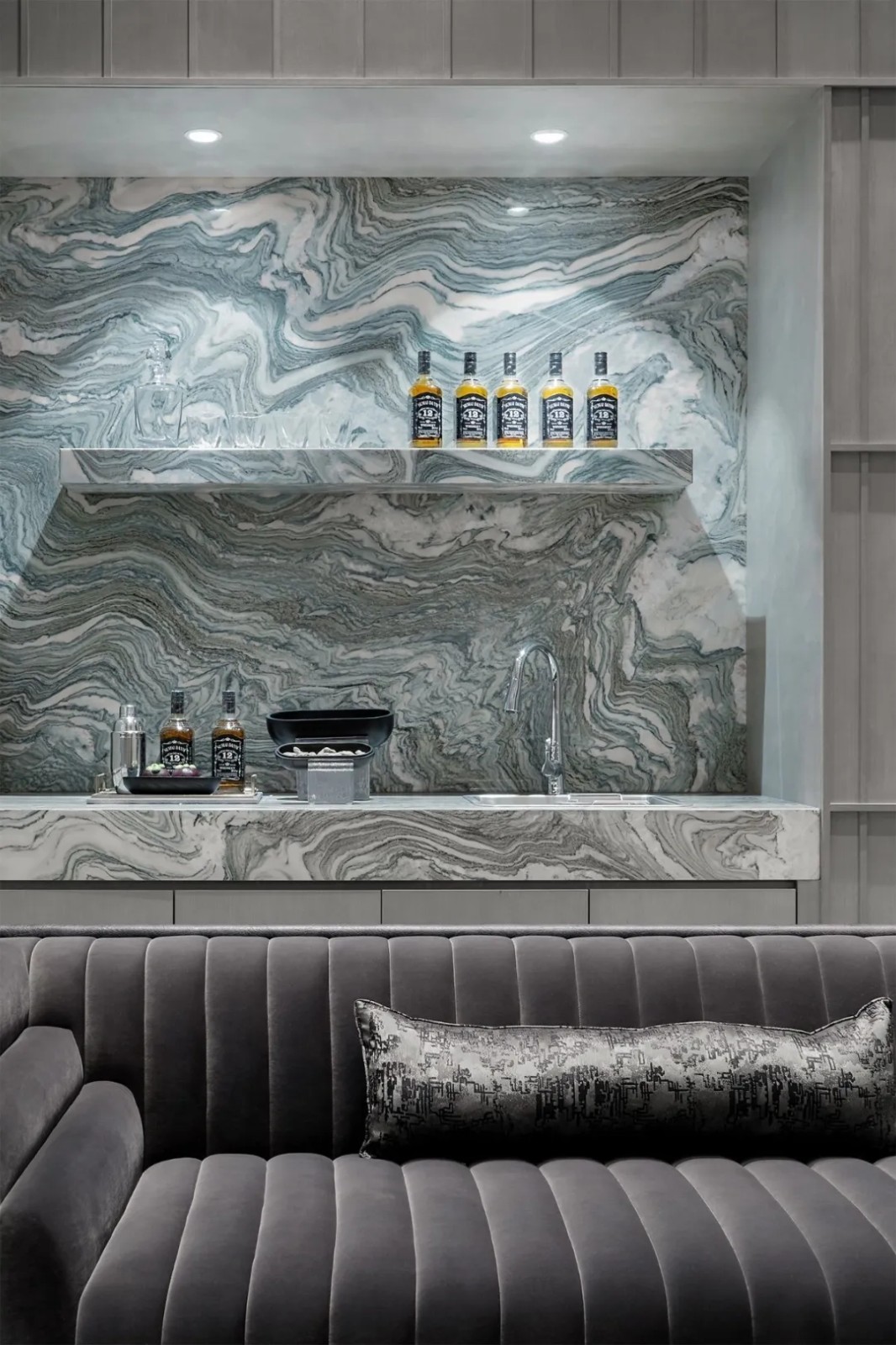 現(xiàn)代簡約風格別墅室內設計家裝案例-背景墻 現(xiàn)代簡約風格別墅室內設計家裝案例-背景墻