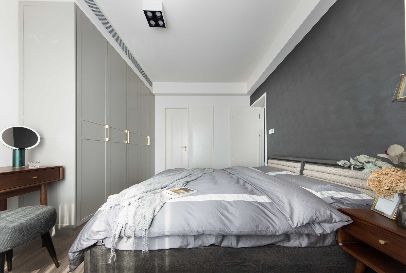 裝修案例美式風(fēng)格室內(nèi)裝修效果圖-主臥 裝修案例美式風(fēng)格室內(nèi)裝修效果圖-主臥