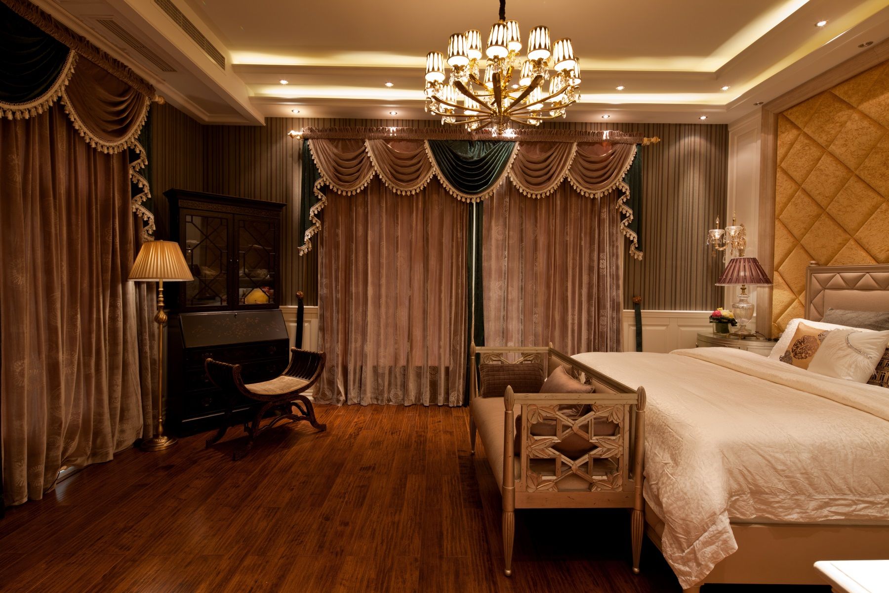 德陽市凱麗景湖歐式風格別墅裝修案例