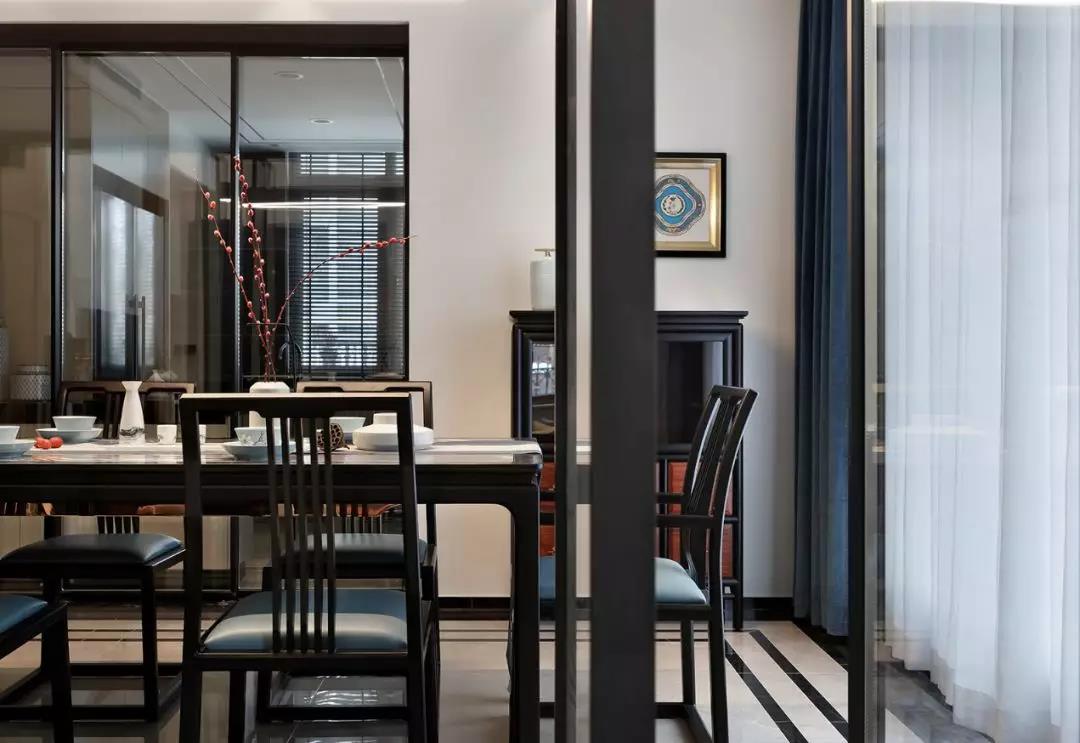 裝修公司新中式風(fēng)格別墅裝修效果圖-餐桌 裝修公司新中式風(fēng)格別墅裝修效果圖-餐桌