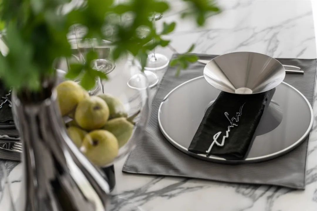 現(xiàn)代簡約風格家裝設計室內裝修效果圖-餐桌 現(xiàn)代簡約風格家裝設計室內裝修效果圖-餐桌