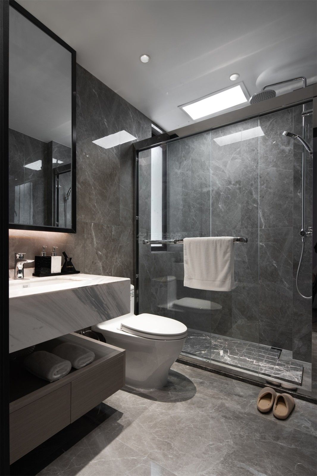 次臥衛(wèi)生間